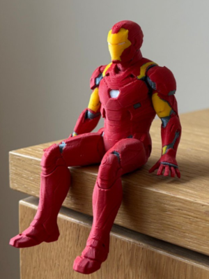 Iron Man Oturan Raf Figürü